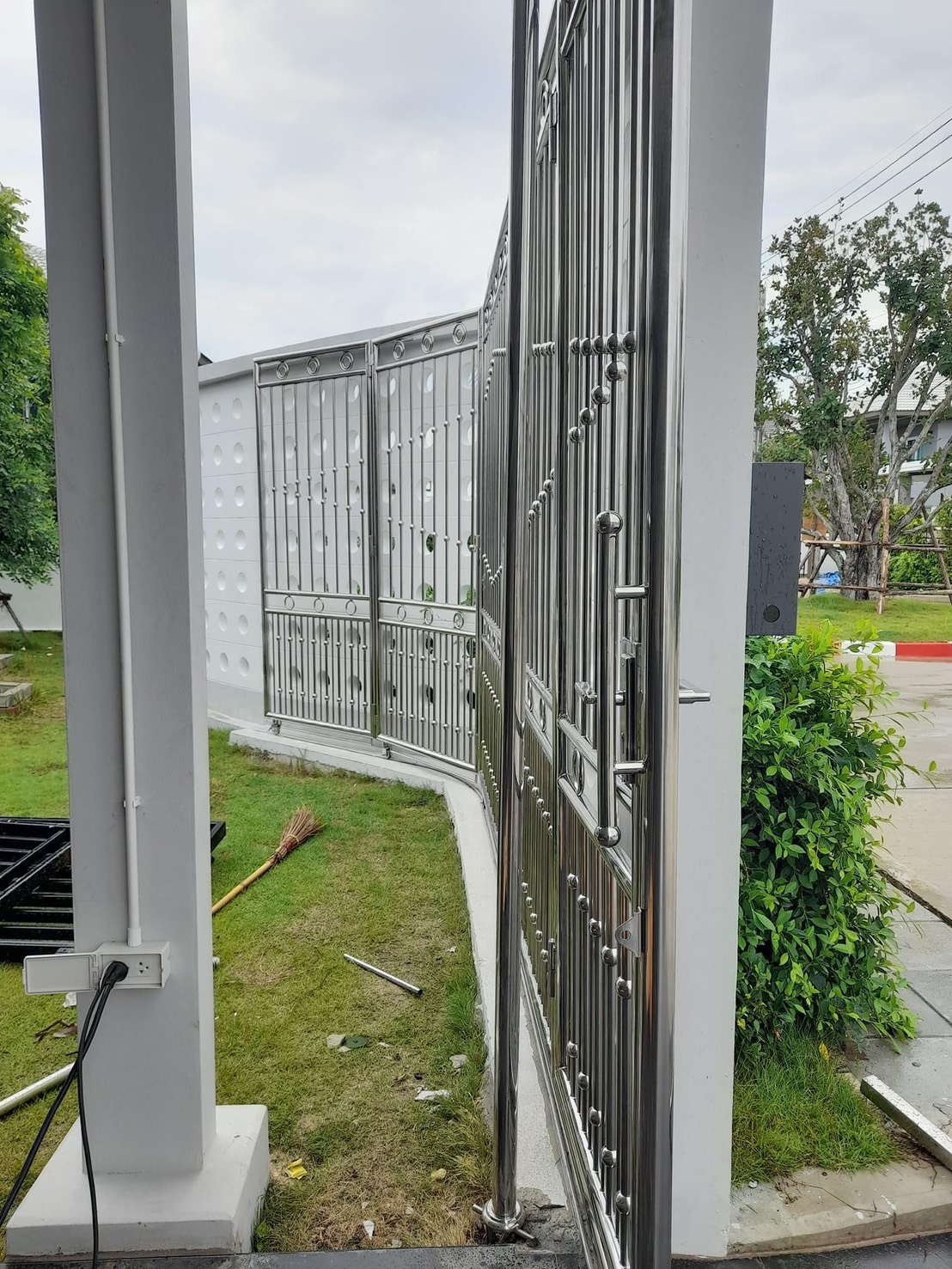 รับทำประตูสแตนเลสรางรถไฟใกล้ฉัน
