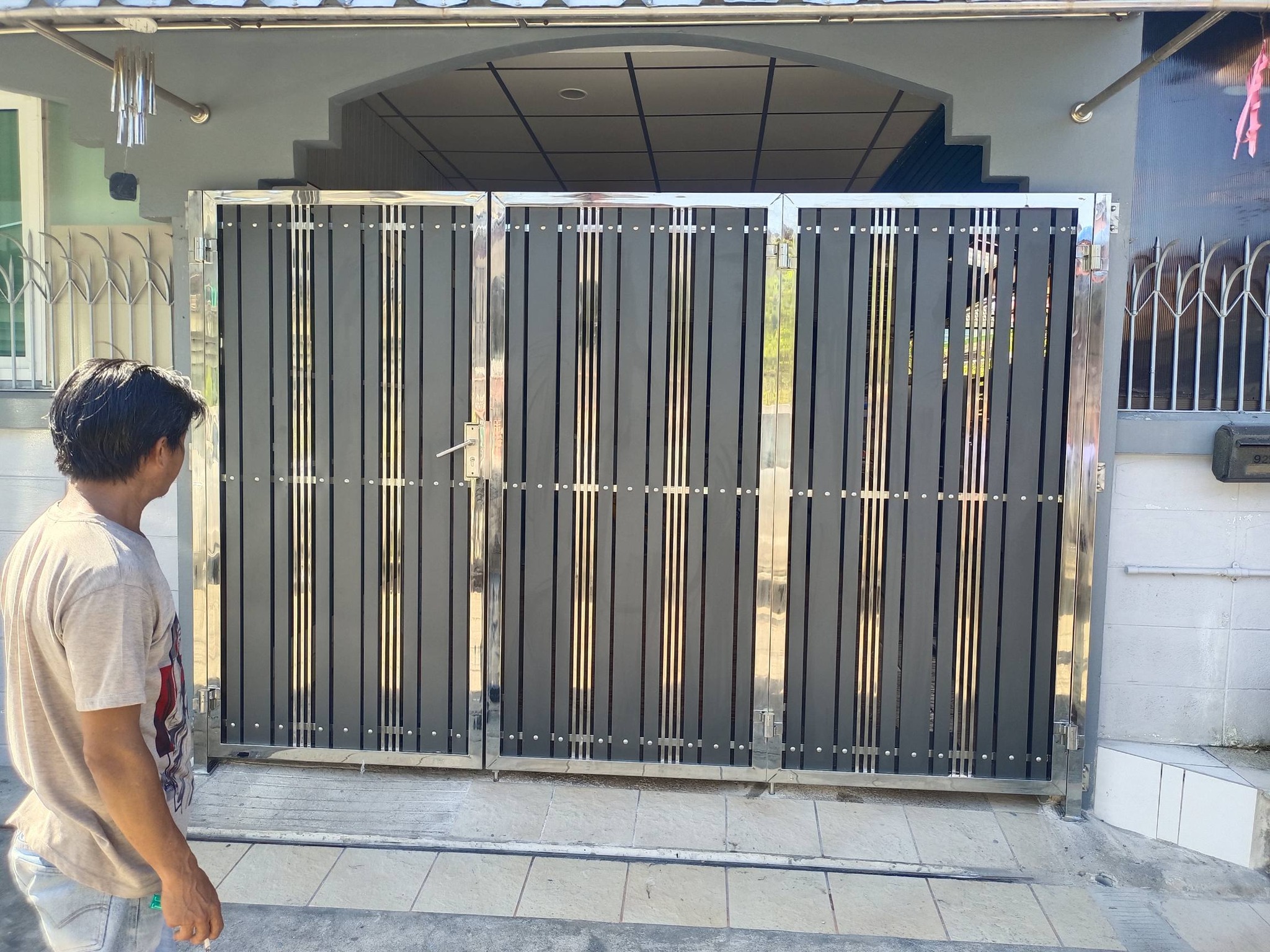 รับทำประตูบานพับ