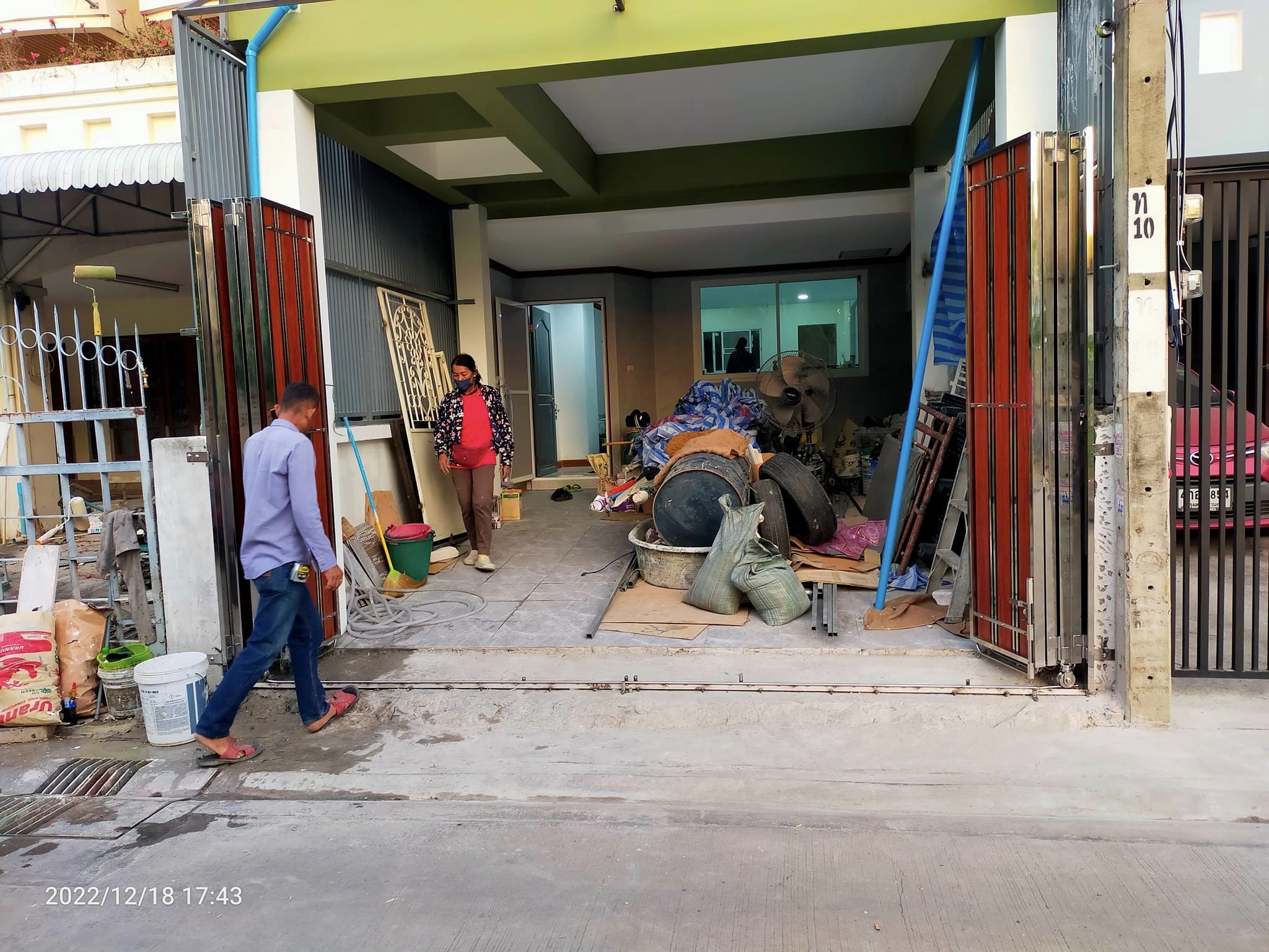 รับทำประตูบานเฟี้ยม