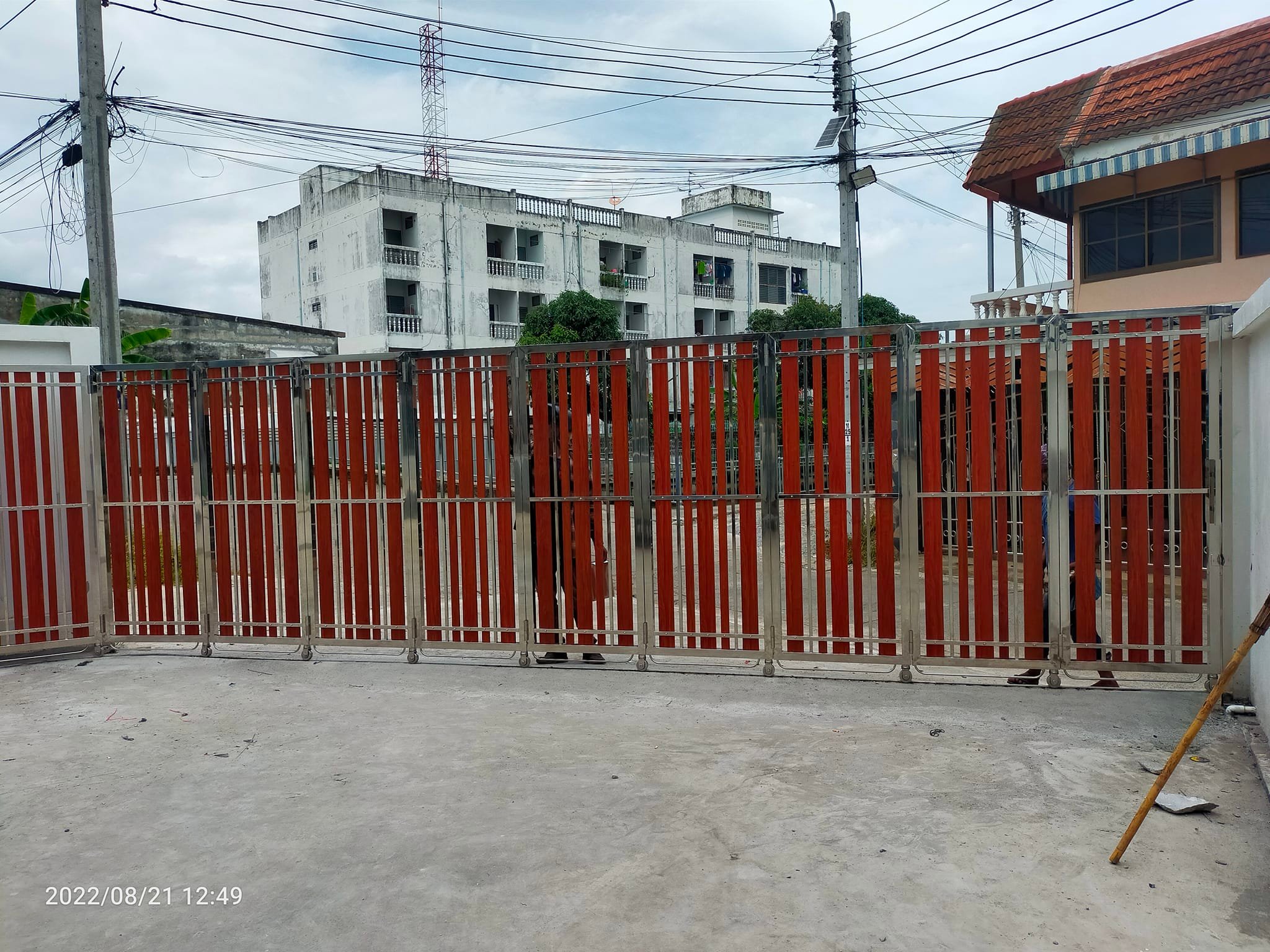 รับทำประตูสแตนเลสบานเลื่อนโค้ง / รับทำประตูสแตเลสรางรถไฟ